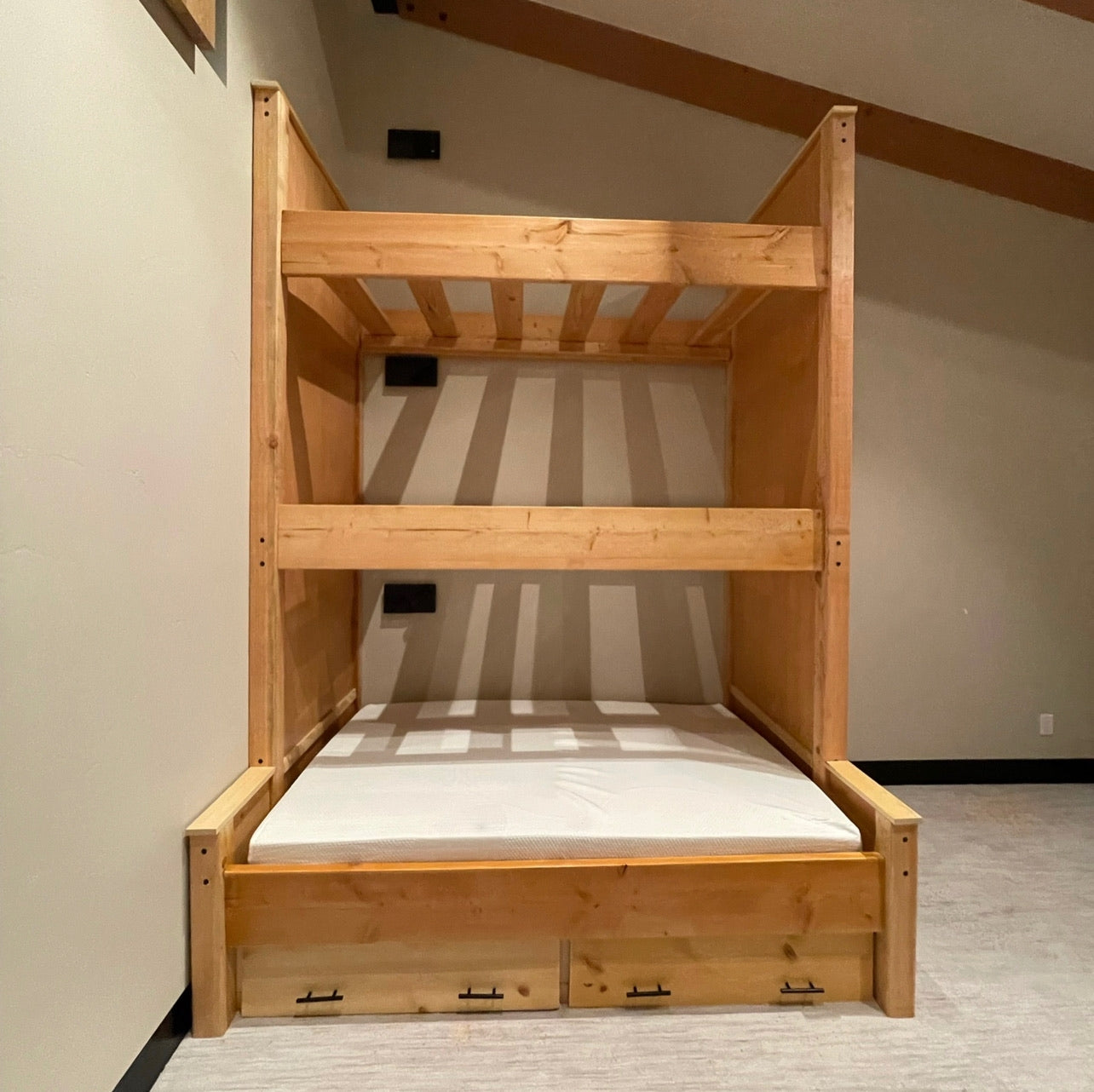 Lake House Triple Bunk Bed